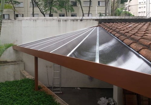 6.Cobertura fixa com Policarbonato Alveolar