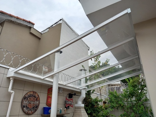 9.Coberturas com Alumínio e Policarbonato Compacto